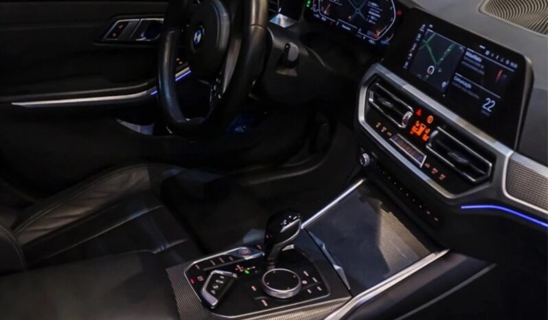 
								BMW 330i cheio									