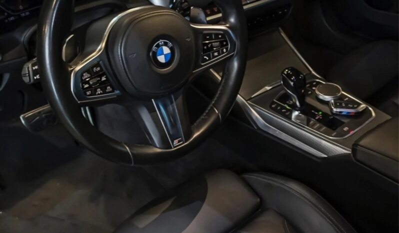 
								BMW 330i cheio									