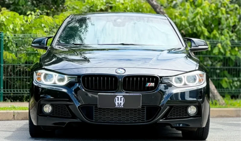 
								BMW 335i cheio									