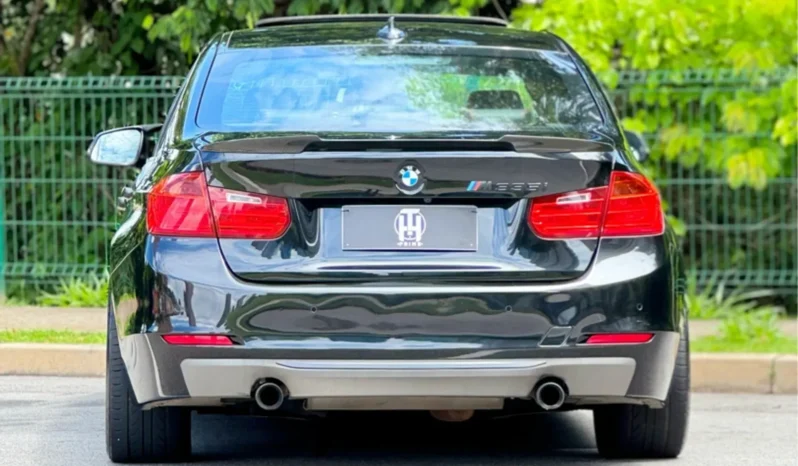 
								BMW 335i cheio									