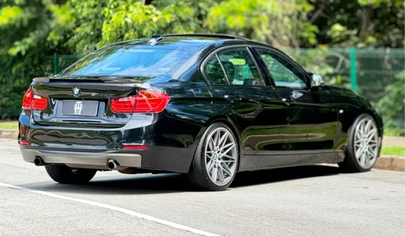 
								BMW 335i cheio									