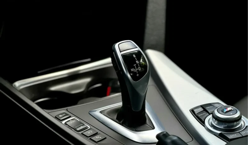 
								BMW 335i cheio									