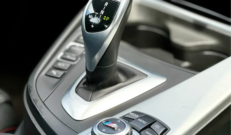 
								BMW 335i cheio									