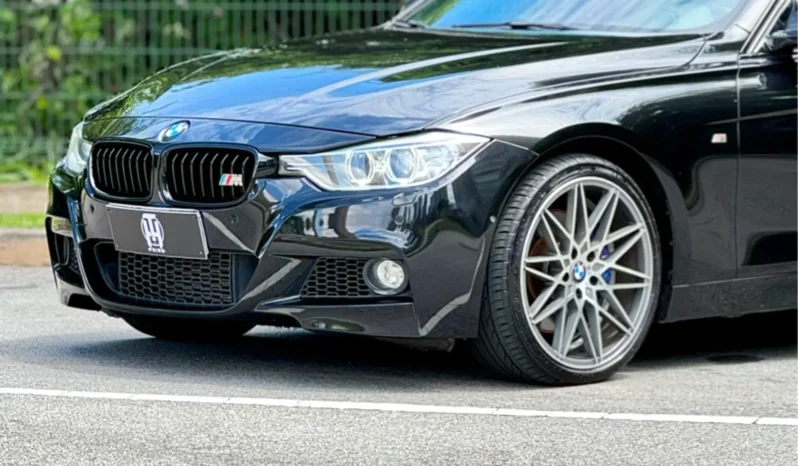 
								BMW 335i cheio									
