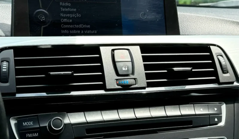 
								BMW 335i cheio									