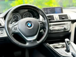 
										BMW 335i cheio									