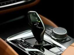 
										BMW 530e cheio									
