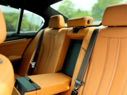 
										BMW 530e cheio									
