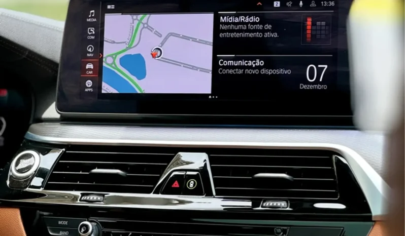 
								BMW 530e cheio									