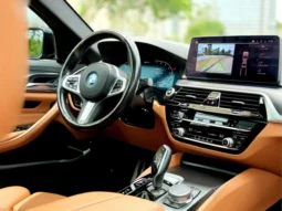 
										BMW 530e cheio									