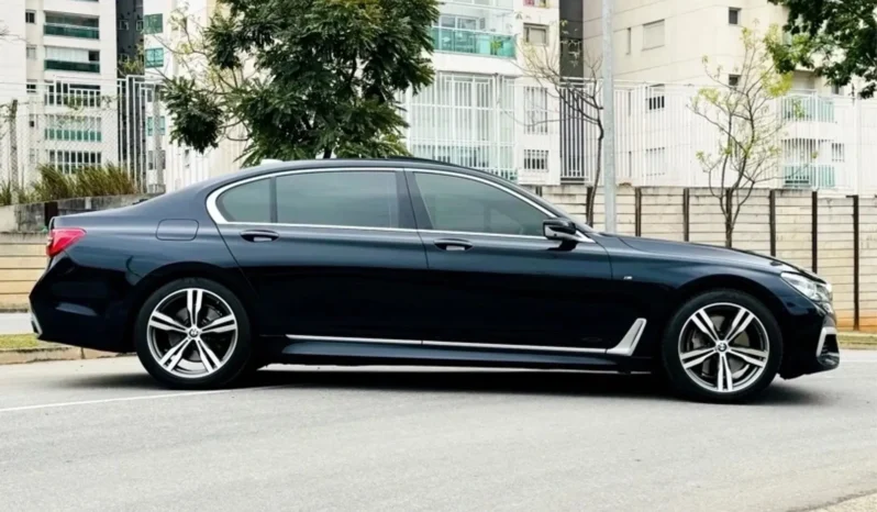 
								BMW 750Li cheio									