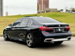 
										BMW 750Li cheio									
