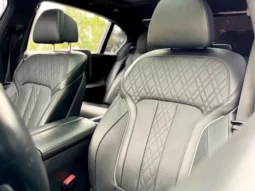 
										BMW 750Li cheio									
