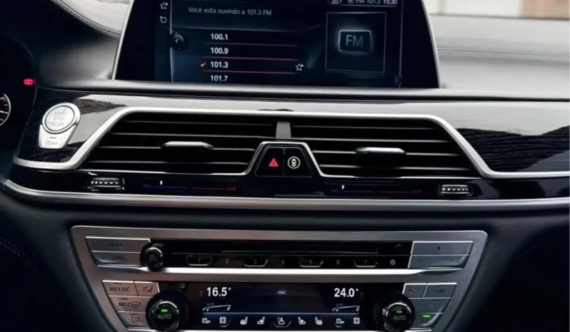 
								BMW 750Li cheio									
