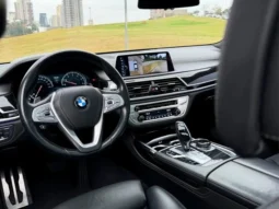 
										BMW 750Li cheio									