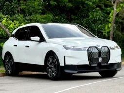 
										BMW iX cheio									