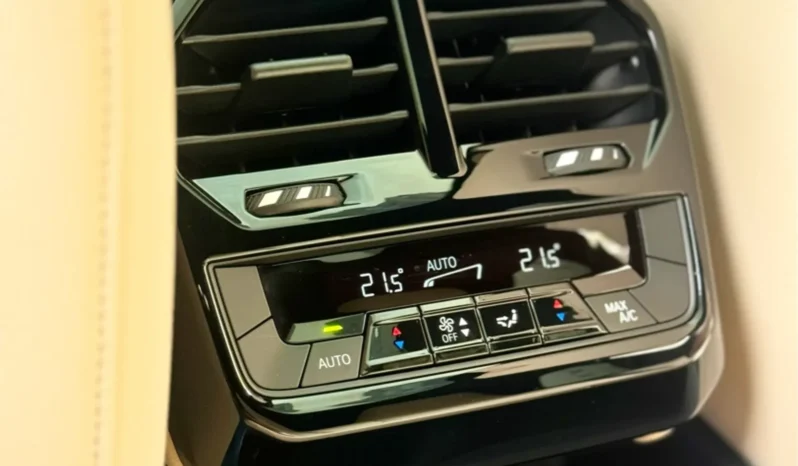 
								BMW iX cheio									