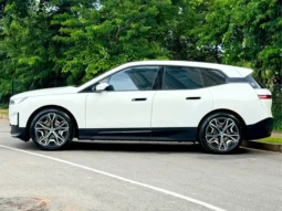 
										BMW iX cheio									
