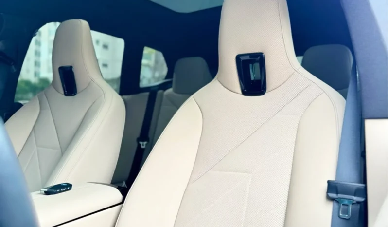 
								BMW iX cheio									