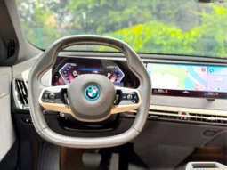 
										BMW iX cheio									