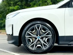 
										BMW iX cheio									