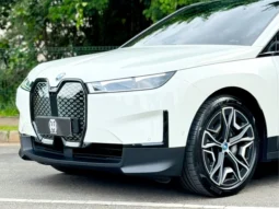
										BMW iX cheio									