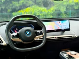 
										BMW iX cheio									