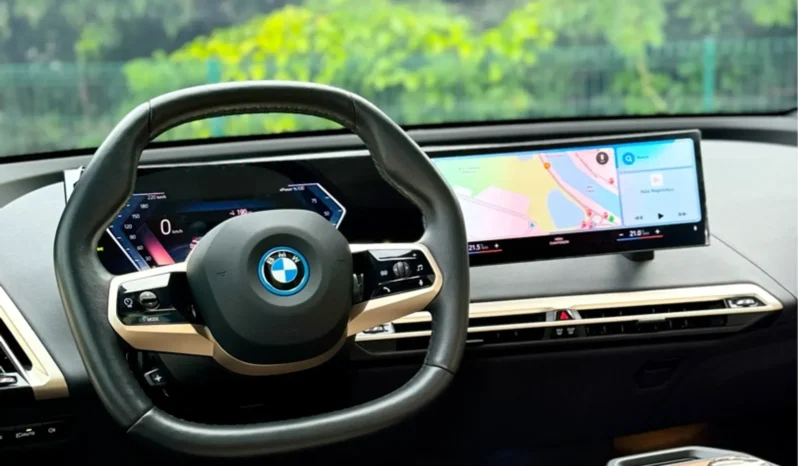 
								BMW iX cheio									