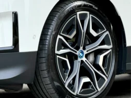 
										BMW iX cheio									