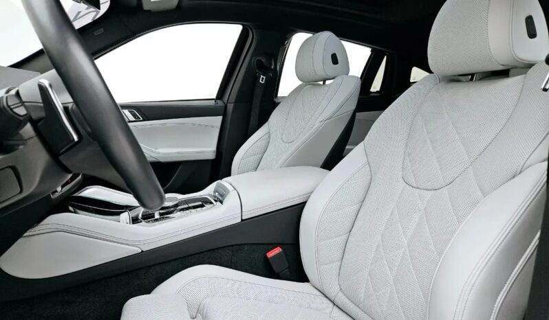 
								BMW X6 3.0 TWINPOWER XDRIVE40I M SPORT cheio									