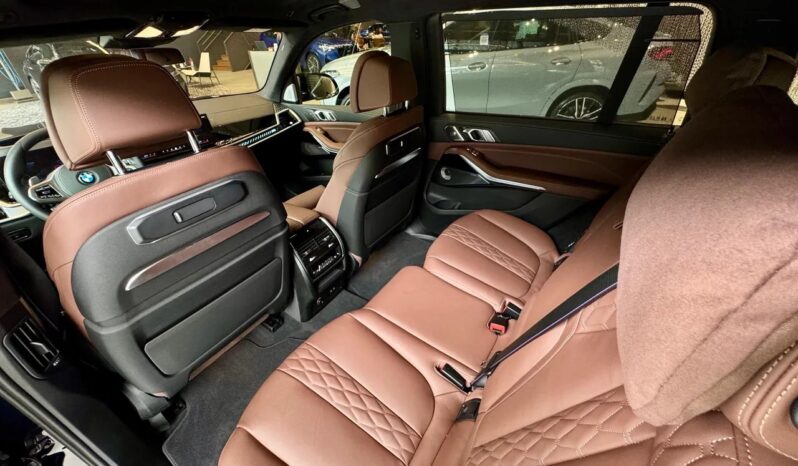 
								BMW X7 4.4 V8 M60i STEPTRONIC cheio									