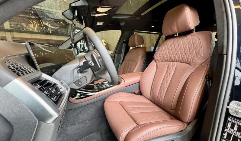 
								BMW X7 4.4 V8 M60i STEPTRONIC cheio									