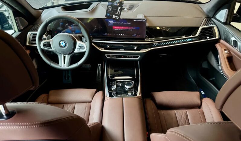 
								BMW X7 4.4 V8 M60i STEPTRONIC cheio									