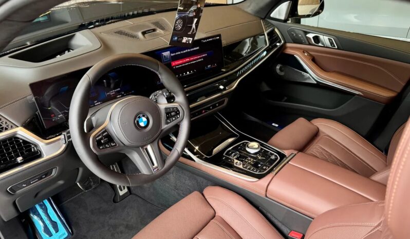 
								BMW X7 4.4 V8 M60i STEPTRONIC cheio									