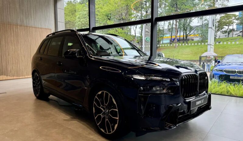 
								BMW X7 4.4 V8 M60i STEPTRONIC cheio									