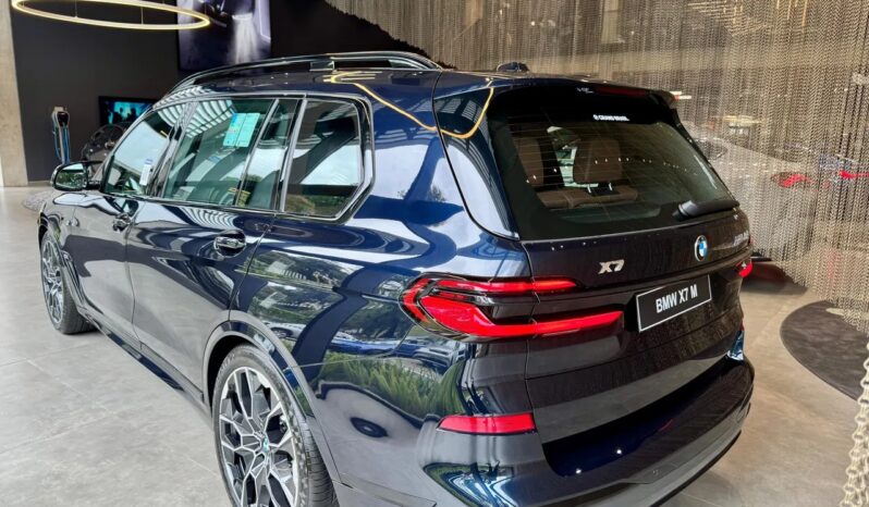 
								BMW X7 4.4 V8 M60i STEPTRONIC cheio									