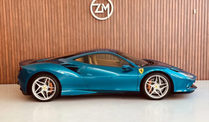 
								FERRARI F8 TRIBUTO cheio									