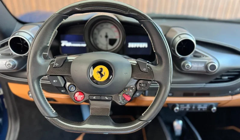 
								FERRARI F8 TRIBUTO cheio									
