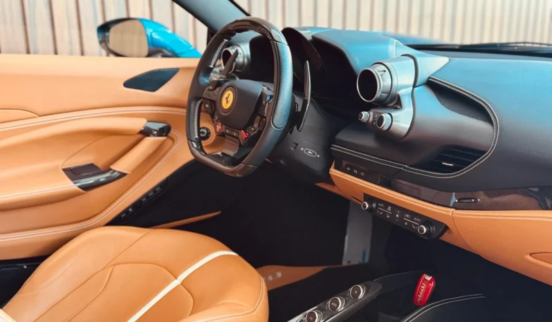 
								FERRARI F8 TRIBUTO cheio									