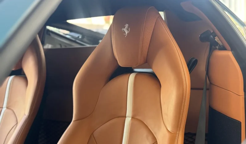 
								FERRARI F8 TRIBUTO cheio									