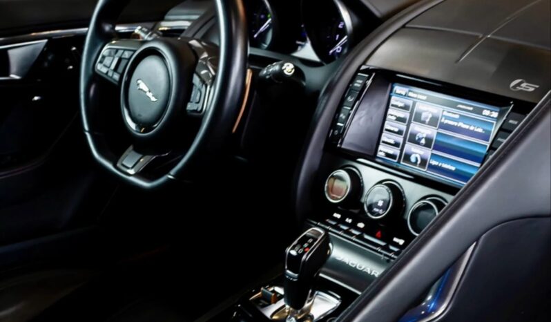 
								JAGUAR F-TYPE cheio									