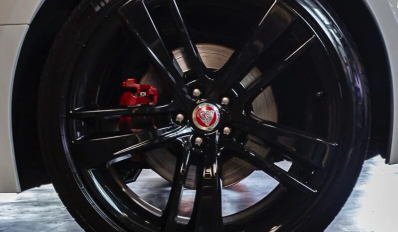 
								JAGUAR F-TYPE cheio									
