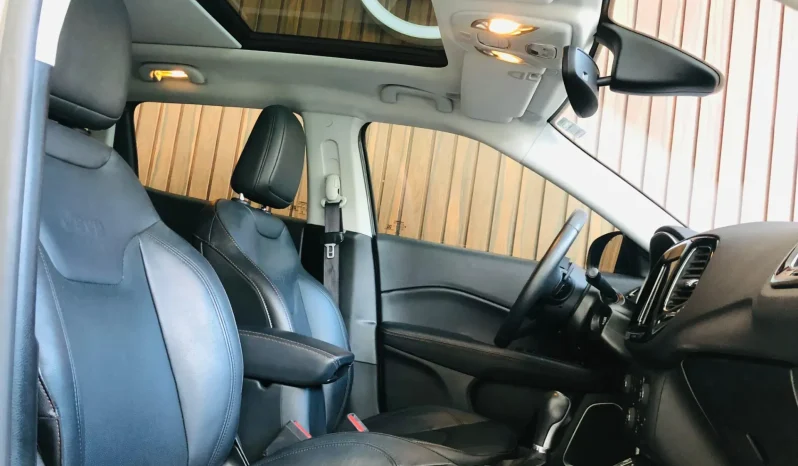 
								JEEP COMPASS cheio									