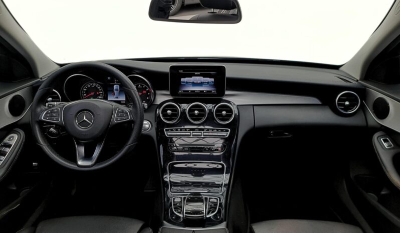 
								MERCEDES-BENZ C 300 cheio									