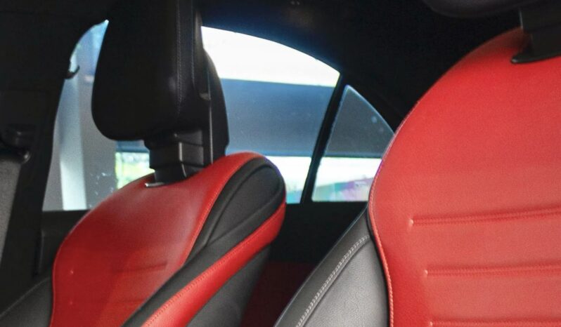 
								MERCEDES-BENZ C 300 cheio									