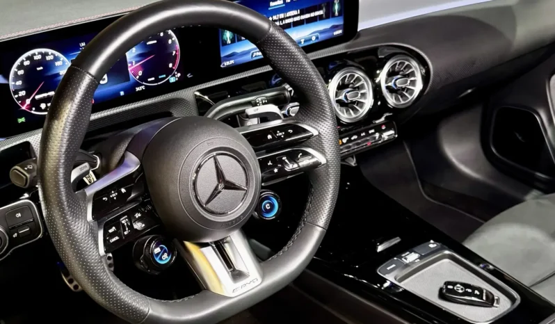 
								MERCEDES-BENZ CLA 35 AMG cheio									