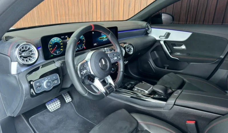 
								MERCEDES-BENZ CLA 35 AMG cheio									
