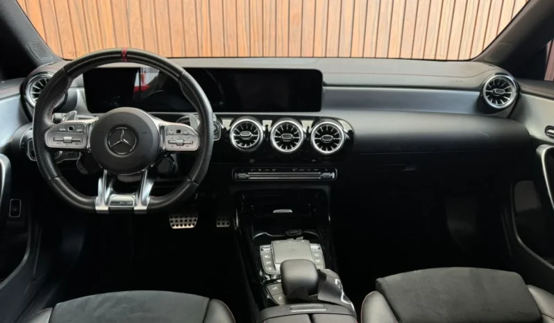 
								MERCEDES-BENZ CLA 35 AMG cheio									