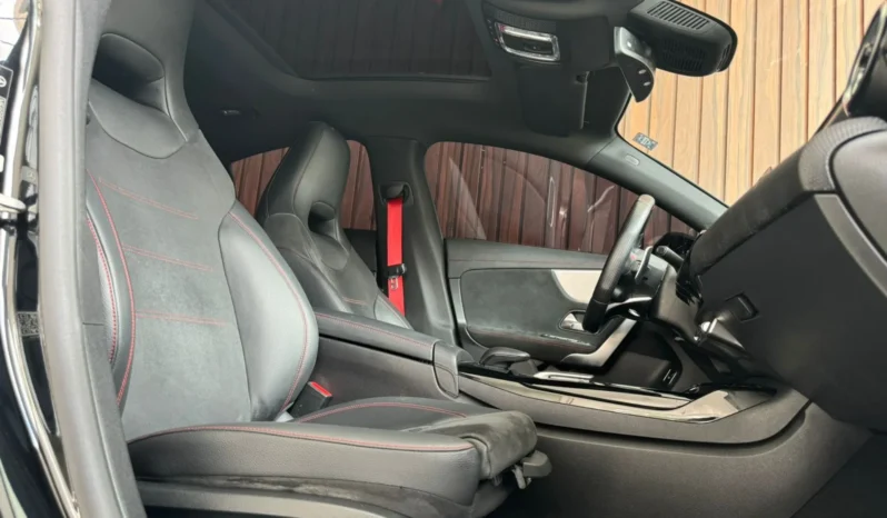
								MERCEDES-BENZ CLA 35 AMG cheio									