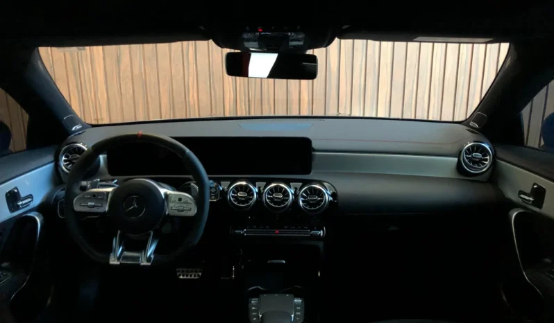 
								MERCEDES-BENZ CLA 45 AMG cheio									